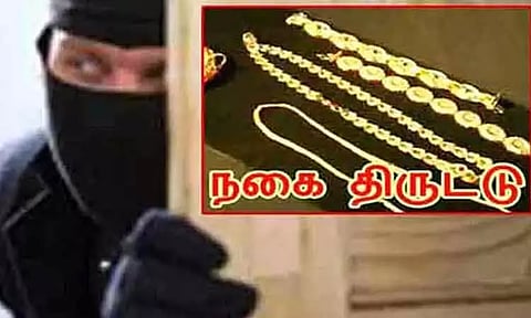 பொன்னேரி அருகே தனியார் நிறுவன ஊழியர் வீட்டில் நகை திருட்டு