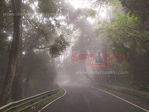 கொல்லிமலையில்குளுகுளு சீசனால் சுற்றுலா பயணிகள் மகிழ்ச்சி