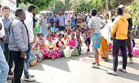 காலிக்குடங்களுடன் பொதுமக்கள் சாலை மறியல்