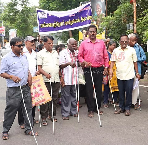 நாமக்கல்லில்ஊன்றுகோல் தின விழிப்புணர்வு ஊர்வலம்