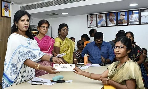 மக்கள் குறைதீர்க்கும் கூட்டத்தில் 343 மனுக்கள் குவிந்தன