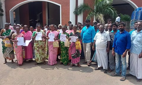 வீட்டு மனைப்பட்டா கேட்டு பொதுமக்கள் மனு