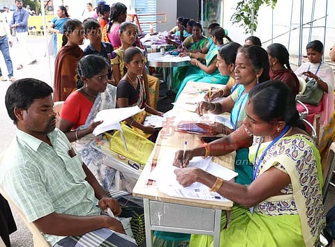 பொதுமக்களின் கோரிக்கைகளை மனுக்களாக எழுத சிறப்பு ஏற்பாடு