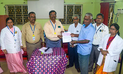 42 ஆண்டுகளுக்கு பிறகு ரூ.50 ஆயிரம் நிதி வழங்கிய பெண்