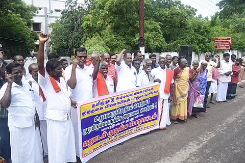 குத்தகை விவசாயிகள் பாதுகாப்பு சங்கத்தினர் ஆர்ப்பாட்டம்