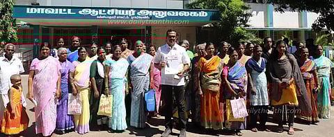 மகளிர் உரிமைத்தொகை கேட்டு கலெக்டர் அலுவலகத்தில் திரண்ட மக்கள்