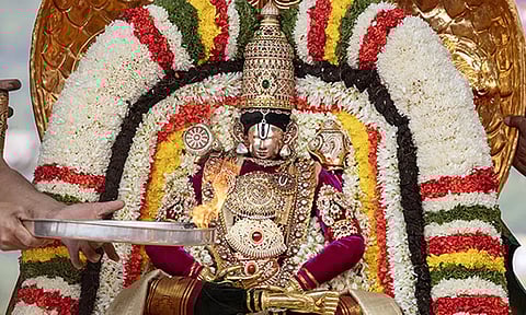 நவராத்திரி பிரம்மோற்சவம் 3-வது நாள் விழா: சிம்ம வாகனத்தில் மலையப்ப சுவாமி வீதிஉலா