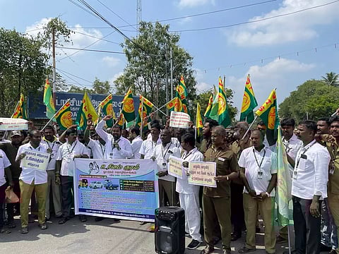 கோவையில் ஓலா, ஊபர் டிரைவர்கள் வேலை நிறுத்த போராட்டம்