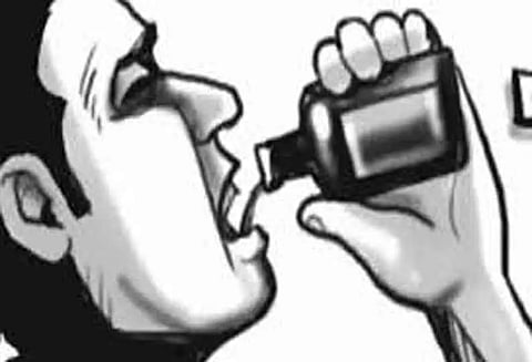 குடும்ப தகராறில் விஷம் குடித்த தம்பதி