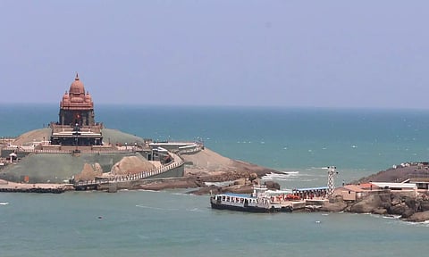 விவேகானந்தர் மண்டபத்துக்கு படகு போக்குவரத்து தாமதம்