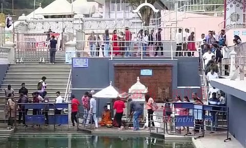 காவிரி நதியின் பிறப்பிடமான தலைக்காவிரியில் தீர்த்த உற்சவம்: ஆயிரக்கணக்கான பக்தர்கள் குவிந்தனர்