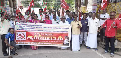 ஊதிய உயர்வு, தீபாவளி போனஸ் கேட்டு கூட்டுறவு ஊழியர்கள் ஆர்ப்பாட்டம்