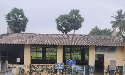 ஆபத்தான நிலையில் உள்ள அங்கன்வாடி மைய கட்டிடங்கள்