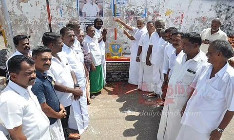 செங்கோட்டையில் அ.தி.மு.க. கொடியேற்று விழா