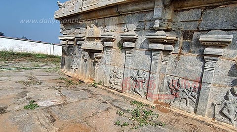 லட்சுமி நரசிம்மர் கோவிலில் வரலாற்று குழுவினர் ஆய்வு