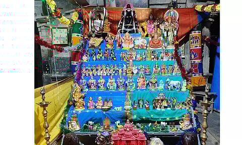 கோவில்களில் கொலு வழிபாடு