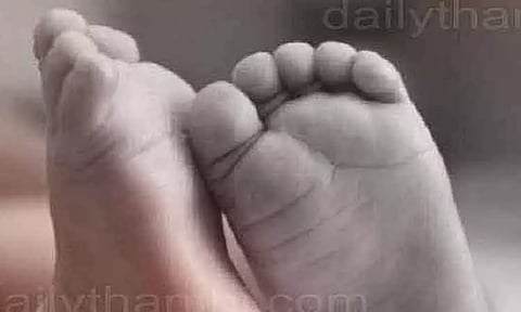 பிளாஸ்டிக் பையில் மறைத்து வைத்ததால் குழந்தை இறந்த பரிதாபம்