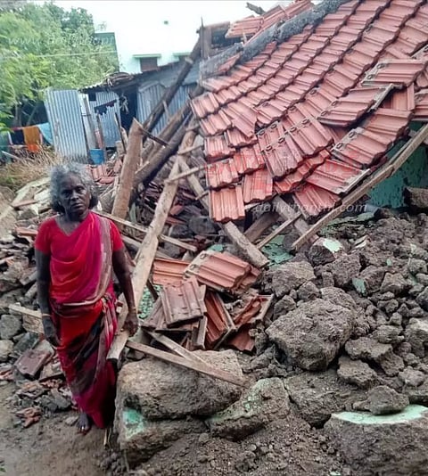 தொடர்மழையால் வீடு இடிந்து விழுந்தது