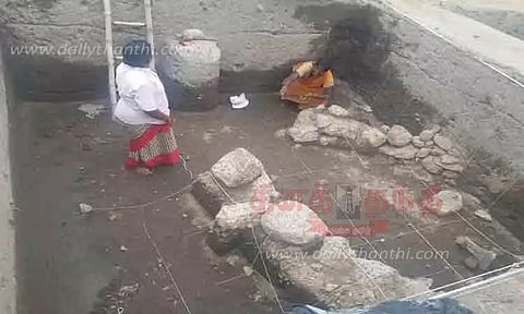 விஜயகரிசல்குளம் அகழாய்வில் அளவீடு செய்யும் பணி