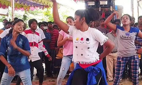 குலசேகரன்பட்டினம் தசரா விழாவில் ஆபாச நடனத்துக்கு தடை விதிக்க வேண்டும் - சுப்ரீம் கோர்ட்டில் மேல்முறையீடு