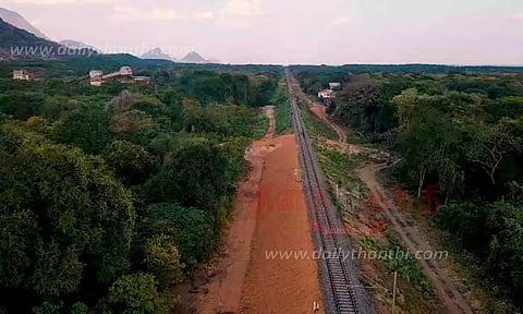 காட்டு யானைகள் தண்டவாளத்தை கடக்க 2-வது சுரங்கப்பாதை