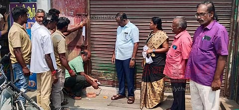 வாடகை பாக்கி வைத்த 6 கடைகளுக்கு 'சீல்'-நகராட்சி நடவடிக்கை