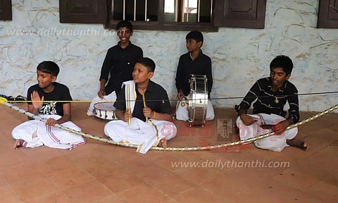 நாகர்கோவிலில் வில்லுப்பாட்டு பாடி அசத்திய பள்ளி மாணவர்கள்