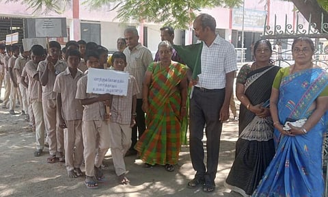 மாற்றுத்திறன் குழந்தைகளுக்கான விழிப்புணர்வு ஊர்வலம்