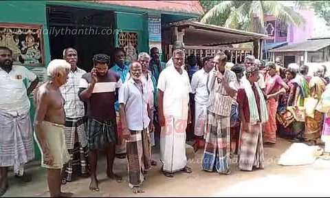 ரேஷன் கடையை முற்றுகையிட்டு போராட்டம்