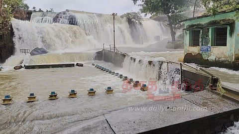 தொடர் மழைக்கு இதுவரை 108 வீடுகள் இடிந்து விழுந்தன