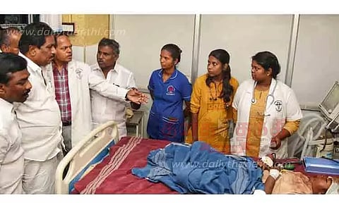 கொட்டாம்பட்டி அருகே வேன் கவிழ்ந்து 17 மாணவ-மாணவிகள் காயம் - அமைச்சர் மூர்த்தி நேரில் ஆறுதல்