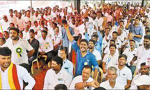 20 அம்ச கோரிக்கைகளை வலியுறுத்தி சென்னையில் வாடகை வாகன டிரைவர்கள் போராட்டம்