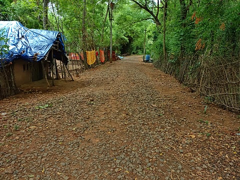 ஜல்லிக்கற்கள் பெயர்ந்து கிடக்கும் சாலை சீரமைக்கப்படுமா?