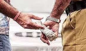 சகாப்பூரில் ரூ.30 ஆயிரம் லஞ்சம் வாங்கிய போலீஸ்காரர் கைது