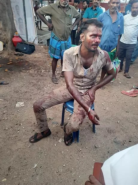 பெண் உள்பட 4 பேருக்கு அரிவாள் வெட்டு விழுந்தது.