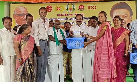 அரசு பள்ளியில் கலைஞரின் வருமுன் காப்போம் மருத்துவ முகாம்