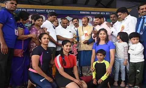 மைசூருவில் மாணவர்களுக்கான மாநில அளவிலான யோகா போட்டி