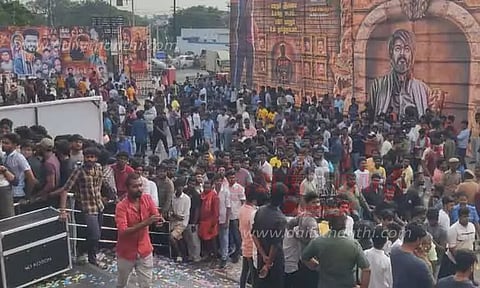 நெல்லையில் விஜய் ரசிகர்கள் உற்சாக கொண்டாட்டம்