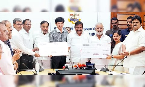 சென்னை பெருநகர வளர்ச்சிக்குழும திட்டத்திலிருந்து சென்னை மாநகராட்சிக்கு ரூ.43 கோடி நிதி - அமைச்சர்கள் கே.என்.நேரு, சேகர்பாபு வழங்கினர்