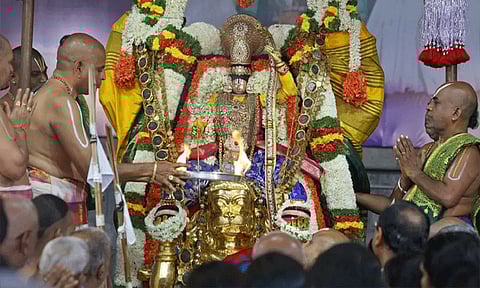 நவராத்திரி பிரம்மோற்சவ விழா: திருப்பதியில் இன்று மாலை தங்கத்தேரோட்டம்