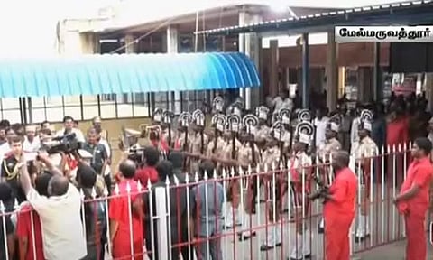 பங்காரு அடிகளாரின் உடலுக்கு அரசு மரியாதையுடன் இறுதி சடங்கு