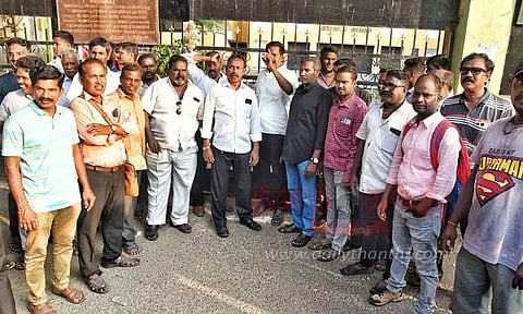 இந்திராகாந்தி விளையாட்டு மைதானம் முற்றுகை