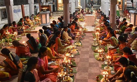 விழுப்புரம் சிவ விஷ்ணு கோவிலில் 108 திருவிளக்கு பூஜை