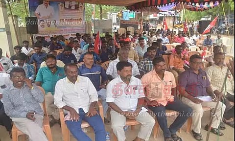 மின்வாரிய ஊழியர்கள் தர்ணா போராட்டம்