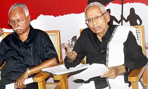 தமிழ்நாடு கவர்னர் போட்டி அரசாங்கம் நடத்தி வருகிறார் -கி.வீரமணி பேட்டி