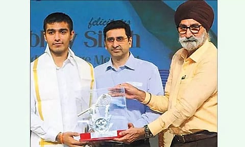 ஆசிய விளையாட்டில் பதக்கம் வென்ற சென்னை மாணவருக்கு ரூ.3½ லட்சம் ஊக்கத்தொகை