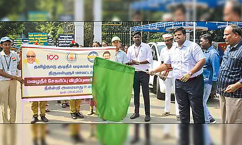 மழைநீர் சேகரிப்பு குறித்த பள்ளி மாணவ, மாணவிகள் விழிப்புணர்வு பேரணி - கலெக்டர் கொடியசைத்து தொடங்கி வைத்தார்