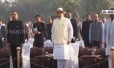 தேசிய காவலர் நினைவு தினம் - டெல்லியில் உள்ள நினைவிடத்தில் அமித்ஷா அஞ்சலி