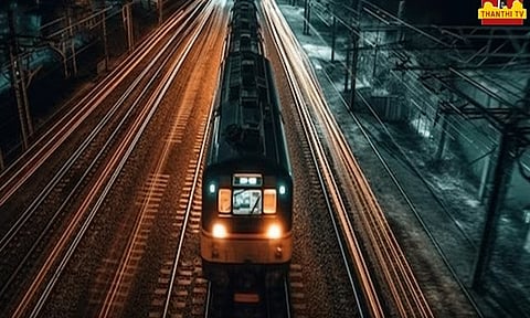 சிக்னல் கோளாறு காரணமாக தென் மாவட்டங்களுக்கு செல்லும் விரைவு ரெயில்கள் ஆங்காங்கே நிறுத்தம்.!