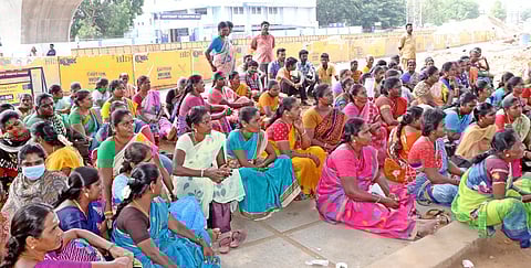 ஒப்பந்த தூய்மை பணியாளர்கள் 2-வது நாளாக போராட்டம்